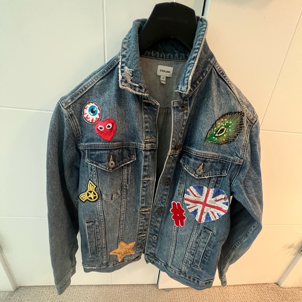 Jeans jacket with patch